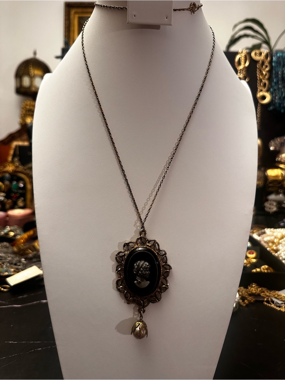 Antique-Inspired Black Cameo Pendant Necklace - Women Jewelry